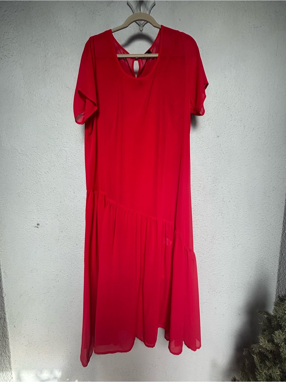 Elegant Red Short-Sleeve Maxi Dress with Back Keyhole